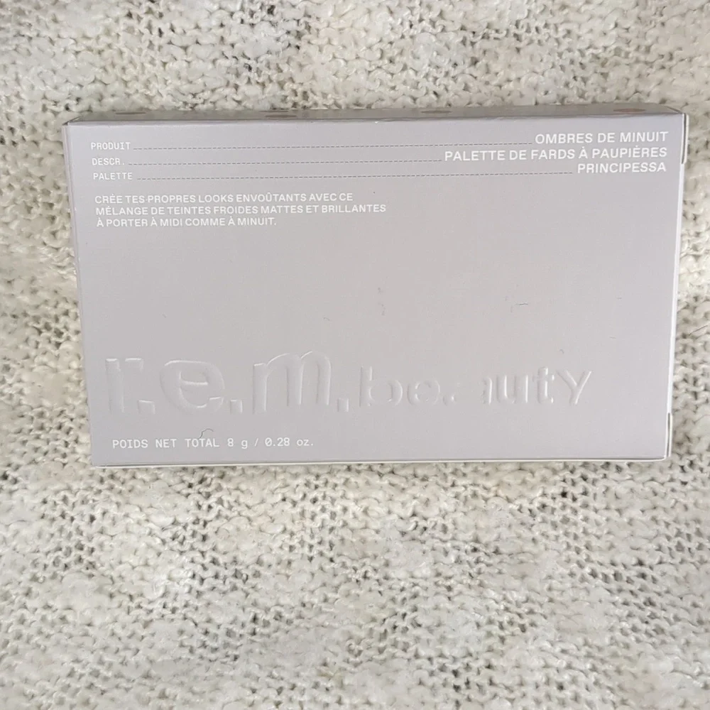 r.e.m. beauty eyeshadow palette in Midnight Shadows, 8g/0.28oz